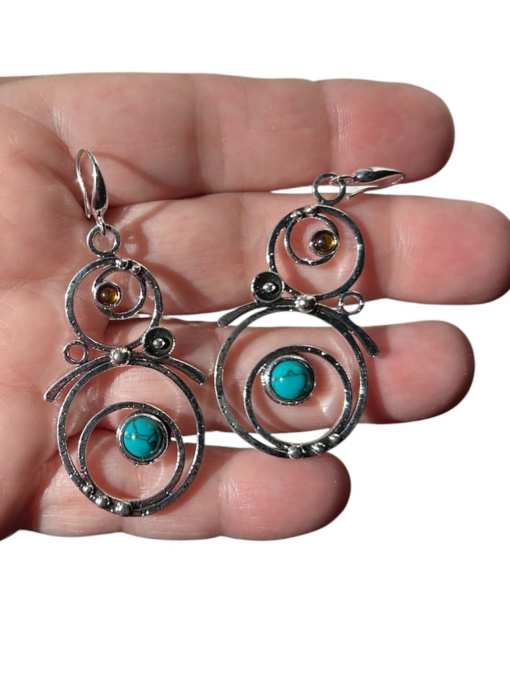 New Silver Modern Design Earring - Picture 4 of 8
